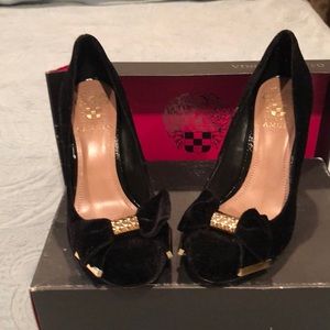 Vince Camuto  Verona pumps